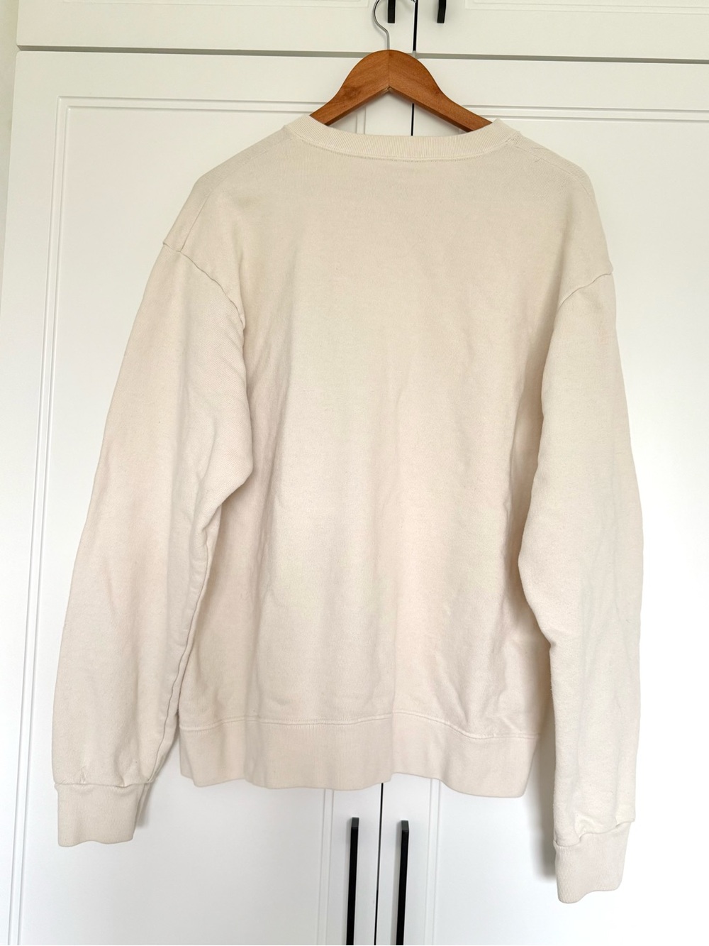 Brandy Melville Cream Crewneck Sweatshirt with Brown Bear Graphic - Picture 2 of 4